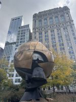 Bronzestatue The Sphere im Liberty Park