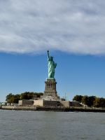 Bootsfahrt vorbei an Liberty Island