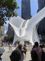 Ganz neu, ganz außergewöhnlich: The Oculus beim World Trade Center. Ein Bahnhof und  eine Shopping Mall