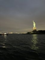 So wirkt die Statue of Liberty fast noch schöner als am Tag