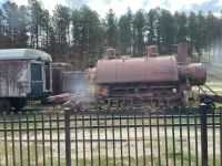 Weiterfahrt nach Deadwood - vorbei an historischen Zügen