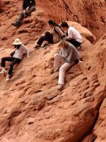 Reisebegleitung Katrin beim Abstieg vom doppelten Bogen