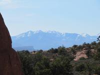 Wüste vs. schneebedeckte Berge