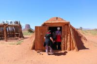 Lehmhäuser der Navajo-Indianer am Monument Valley