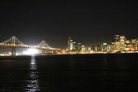 Blick von Treasure Island auf das nächtliche San Francisco