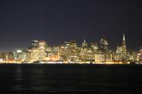Blick von Treasure Island auf das nächtliche San Francisco