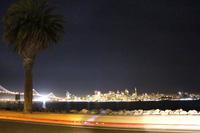 Blick von Treasure Island auf das nächtliche San Francisco