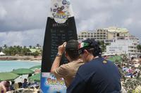 Am Sunset Café am Maho Beach St. Maarten