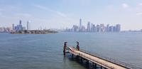 New York - Blick von Liberty Island auf Manhattan und New Jersey