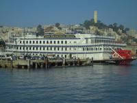 Raddampfer im Hafen von San Francisco