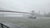 Städtereise New York - Stadtrundfahrt - Brooklyn Bridge am East River