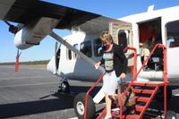 glücklich über festen Boden unter den Füßen