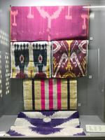 Traditionelle usbekische Muster und Stoffe 