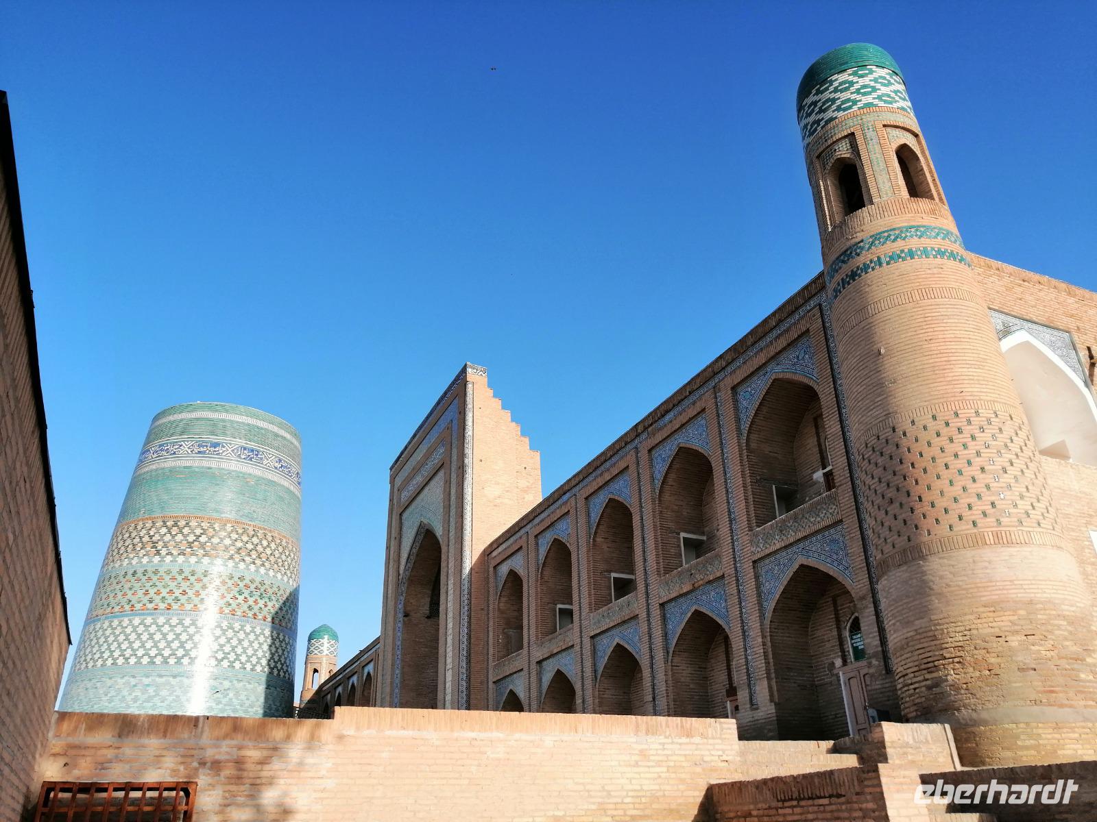 Kalta-Minor (das kurze Minarett) vor der Amin-Khan-Medrese