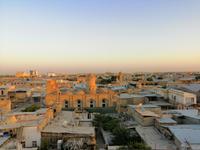 Blick über die Dächer von Buchara von der Terrasse des Restaurants Dolon