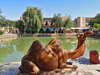 am Divan Begi Platz, am Stadtteich in Buchara