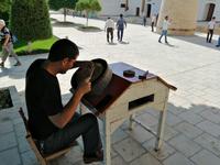 Kunsthandwerker im Innenhof des Bobi-Islom-Darvozasi-Komplexes in Buchara