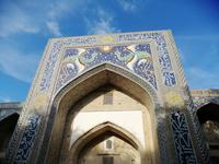 Eingangsportal in die Nadir-Divan-Begi-Medresse in Buchara