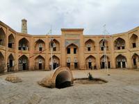 Besuch der Zirkusfamilie Darbozschi in der Medrese Feruz Khan, Chiwa