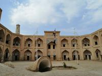 Besuch der Zirkusfamilie Darbozschi in der Medrese Feruz Khan, Chiwa