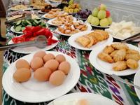 Frühstück in unserem Hotel Malika Kheivak in Chiwa