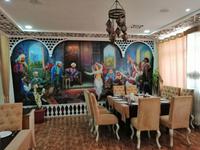 Mittagessen in einem Café in Schachrisabs