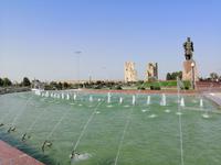 Denkmal Amir Timur, Portal-Reste von Ak Sari (mittig), Schachrisabs