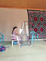 Besuch einer usbekischen Großfamilie auf dem Weg nach Samarkand