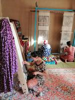 Besuch einer usbekischen Großfamilie auf dem Weg nach Samarkand