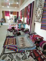 Besuch einer usbekischen Großfamilie auf dem Weg nach Samarkand