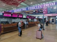 unser Treffpunkt am Flughafen in BER