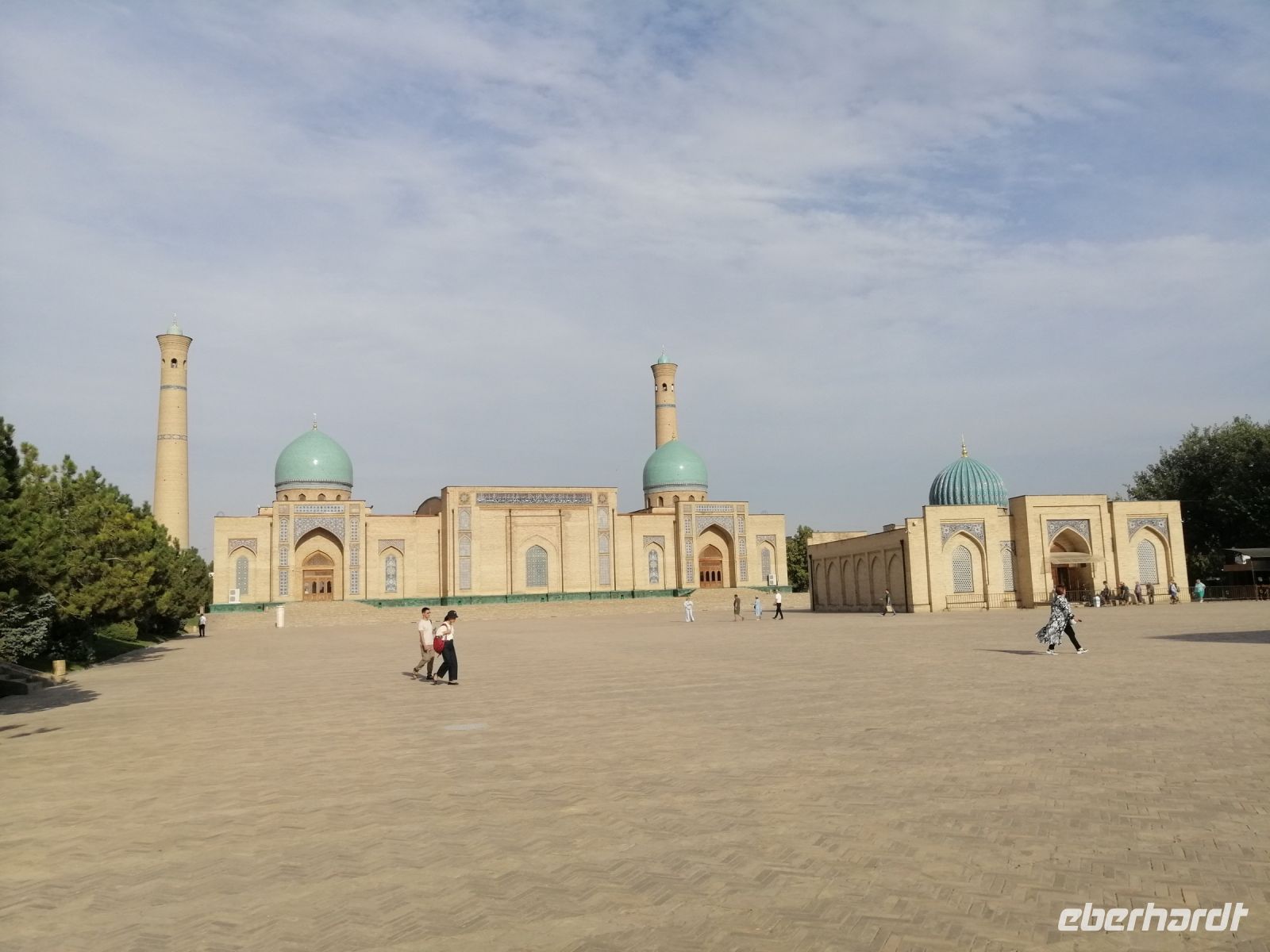 Khazrati Imam Moschee (in der Mitte) und Muji-Mubarak-Medrese (rechts im Bild), Taschkent - Hast-Imam-Komplex