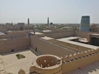 Blick auf die Altstadt von Chiva von der Stadtmauer, rechts im Bild: Kalta Minor