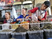 Tee-Verkäufer auf dem Basar in Buchara