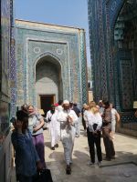 das Treiben in Schahi-Sinda - eine Gräberstraße und eine der bekanntesten Nekropolen in Zentralasien