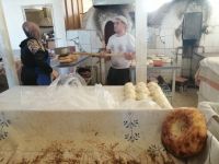 Bäcker bei der Arbeit am Chorsu-Basar, Taschkent