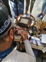 Kaligraf in der Ulug Beg-Medrese bei der Arbeit, Registan-Platz in Samarkand
