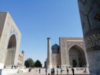 Tilya-Kari-Medrese (links) und Shir-Dor-Medrese (rechts), Registan-Platz in Samarkand