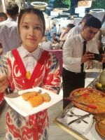 Eine Kellnerin im Samarkander Restaurant