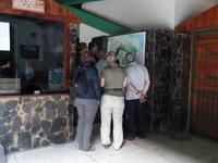 Nelsons Erklärungen an der Guacharo-Höhle