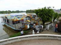 mit dem Drachenboot auf dem Parfümfluss