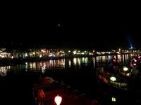 Das Lichtermeer am Fluss