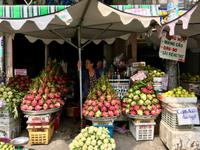 Farbenfrohe Auslage in Saigon