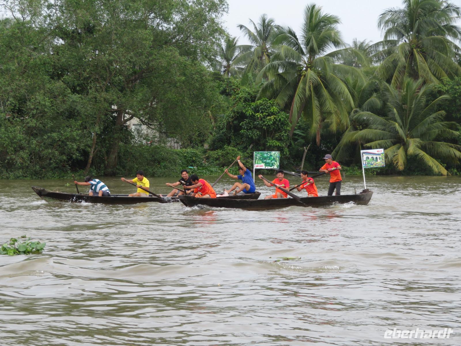 Drachenbootrennen zum Wasserfest
