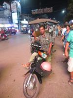 zufriedener Tuk Tuk-Fahrer