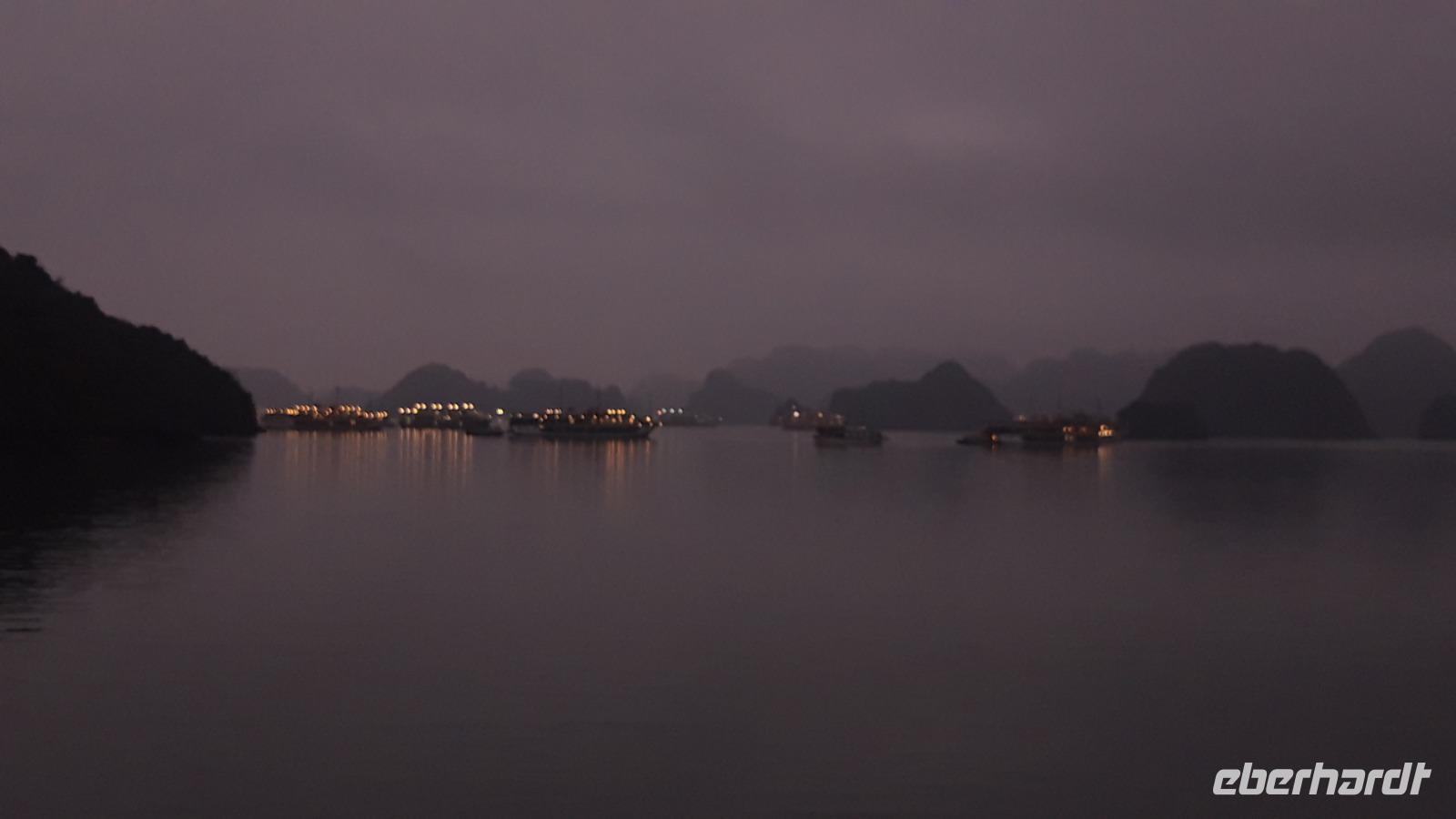 Abendstimmung in der Halong Bucht