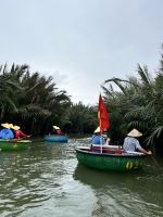 45 Reisschüsselboote durch die Kokosnusspalmen.jpeg