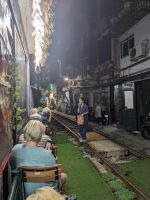 17. Getränk an den Bahnschienen