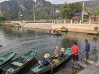 118. Trockene Halong Bucht Ruderboote