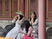 Traditionelle Kleidung beim Kaiserpalast